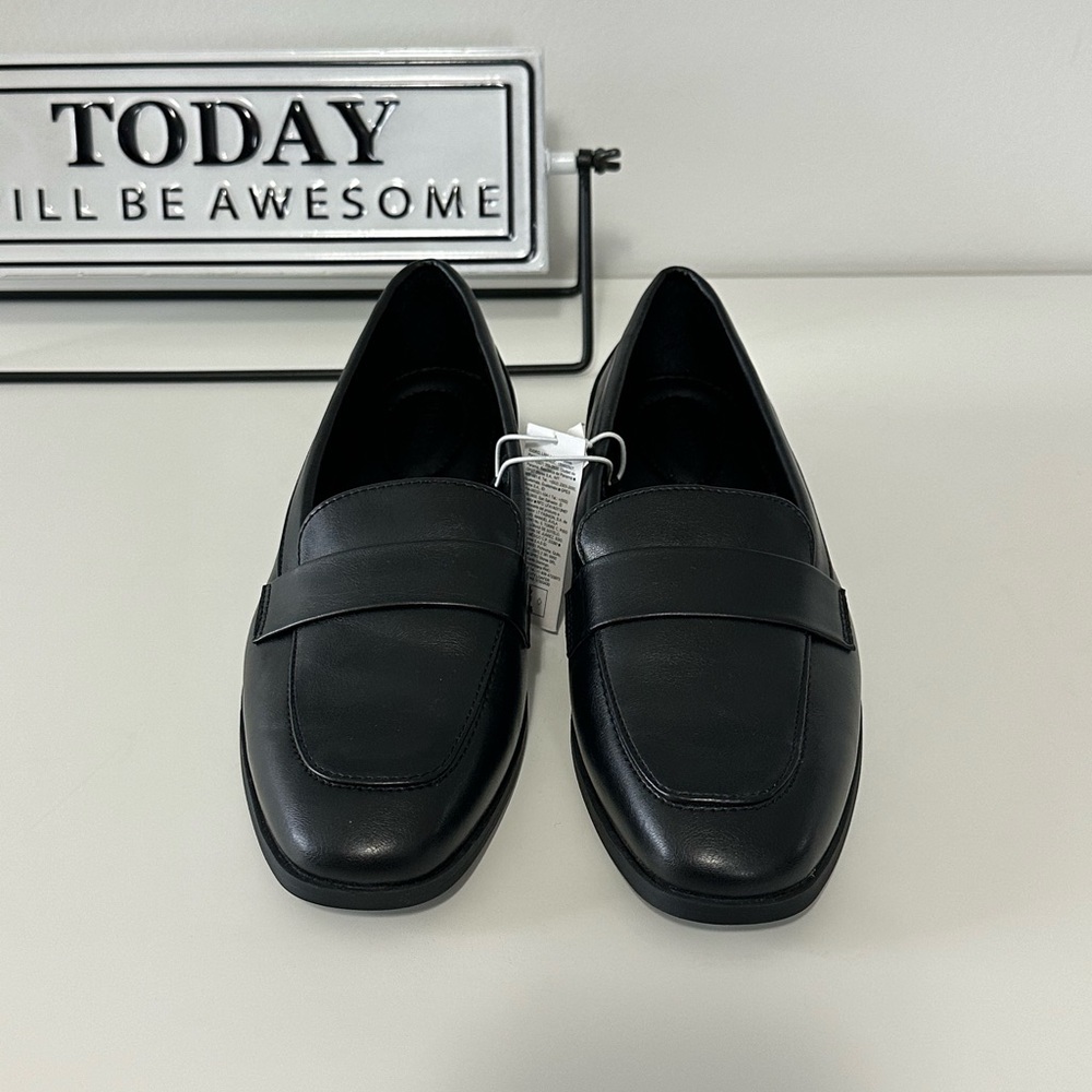 NWT Old Navy Black Faux Leather Classic City Loafer, Size 7